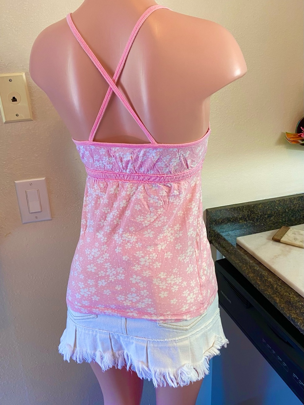 Y2k Hollister pink and white floral babydoll tank top - Picture 3 of 12